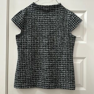 Ann Taylor black and white top. Size medium.